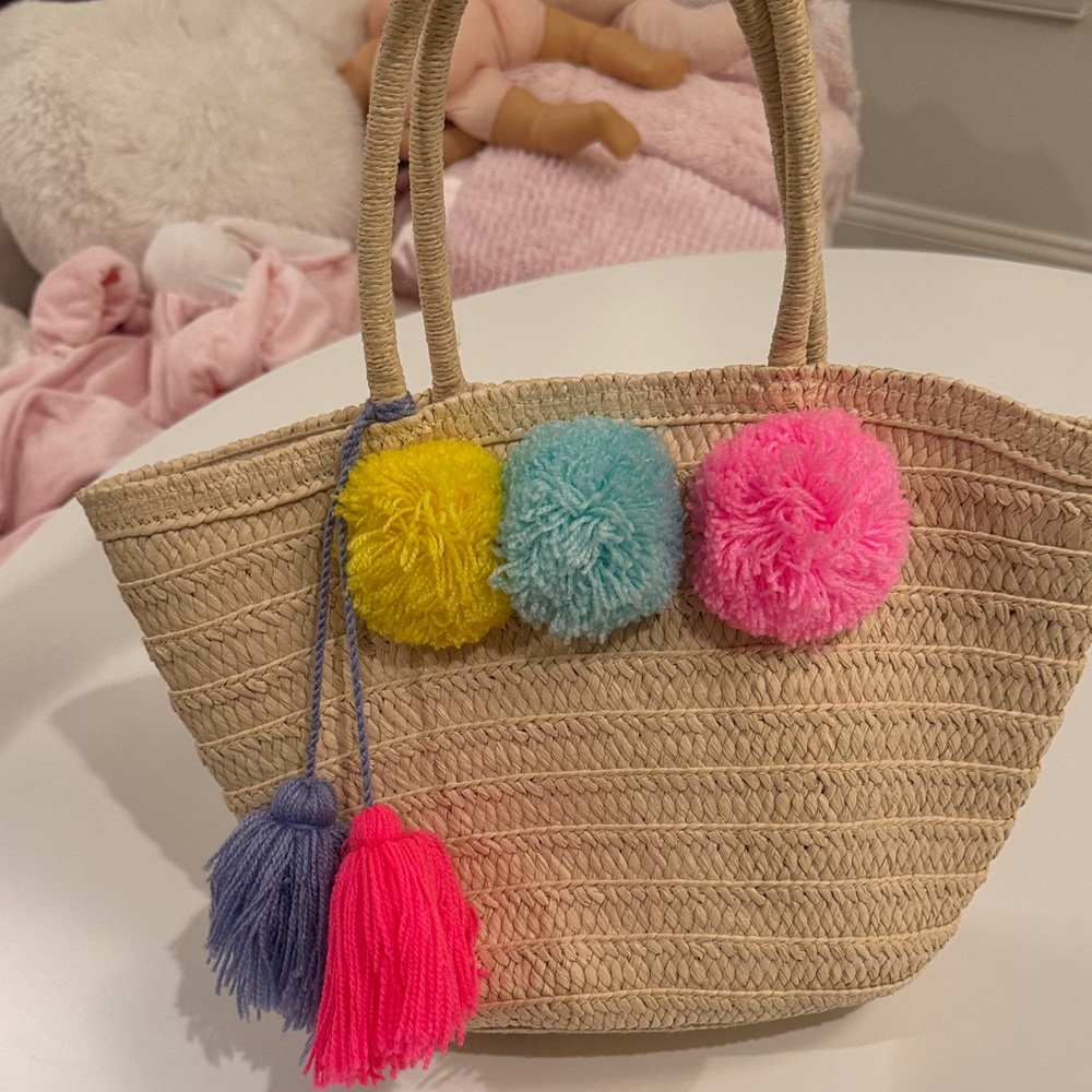 Girls gap kids beach tote, EUC, adorable Pom Pom detail! Barely used, no stains!